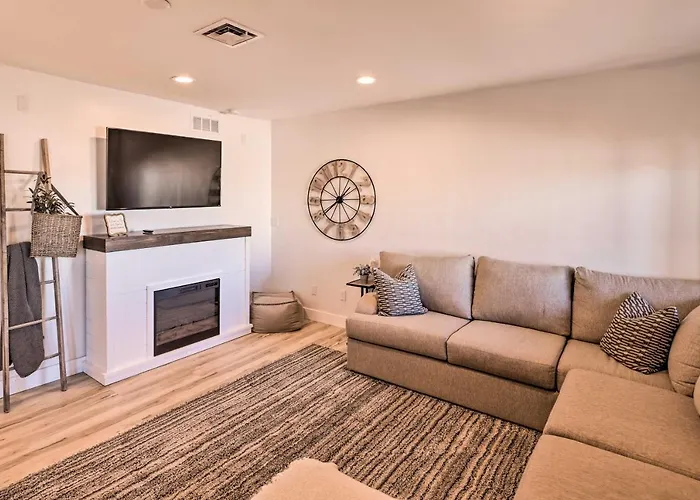 Private Pool & Patio: Havasu
