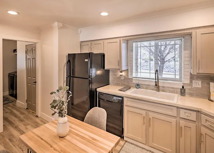 Private Pool & Patio: Havasu